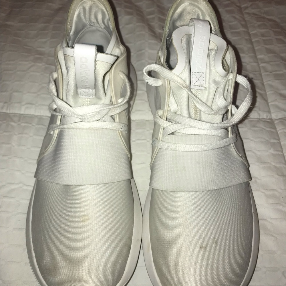 WOMENS ADIDAS BOOST TENNIS SHOES